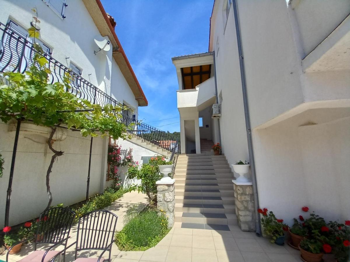 Apartment Preka Palit Exterior photo